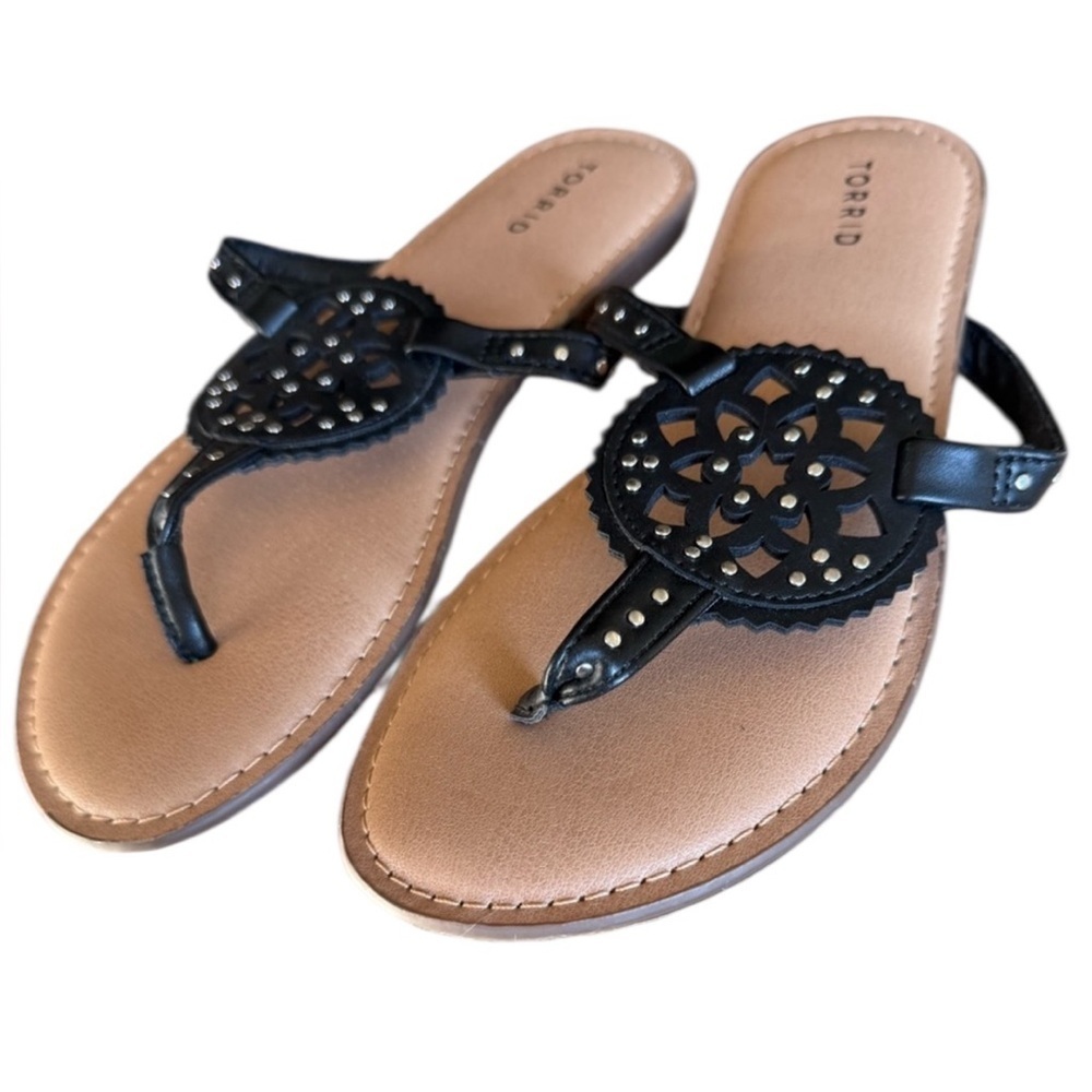 TORRID ladies 8 WIDE flip-flops black NWOT